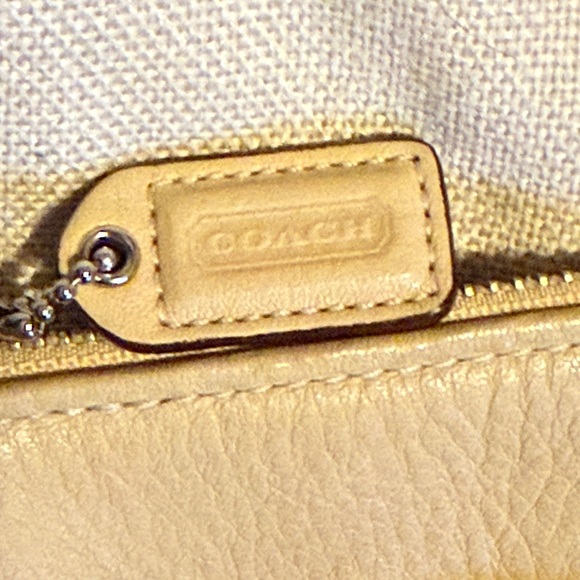 Vintage Coach Cream Leather Crossbody Bag - Picture 2 of 9